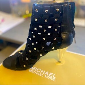 Michael Kors Sherry Caged Leather Silver Studded Heel. New! Size 8.